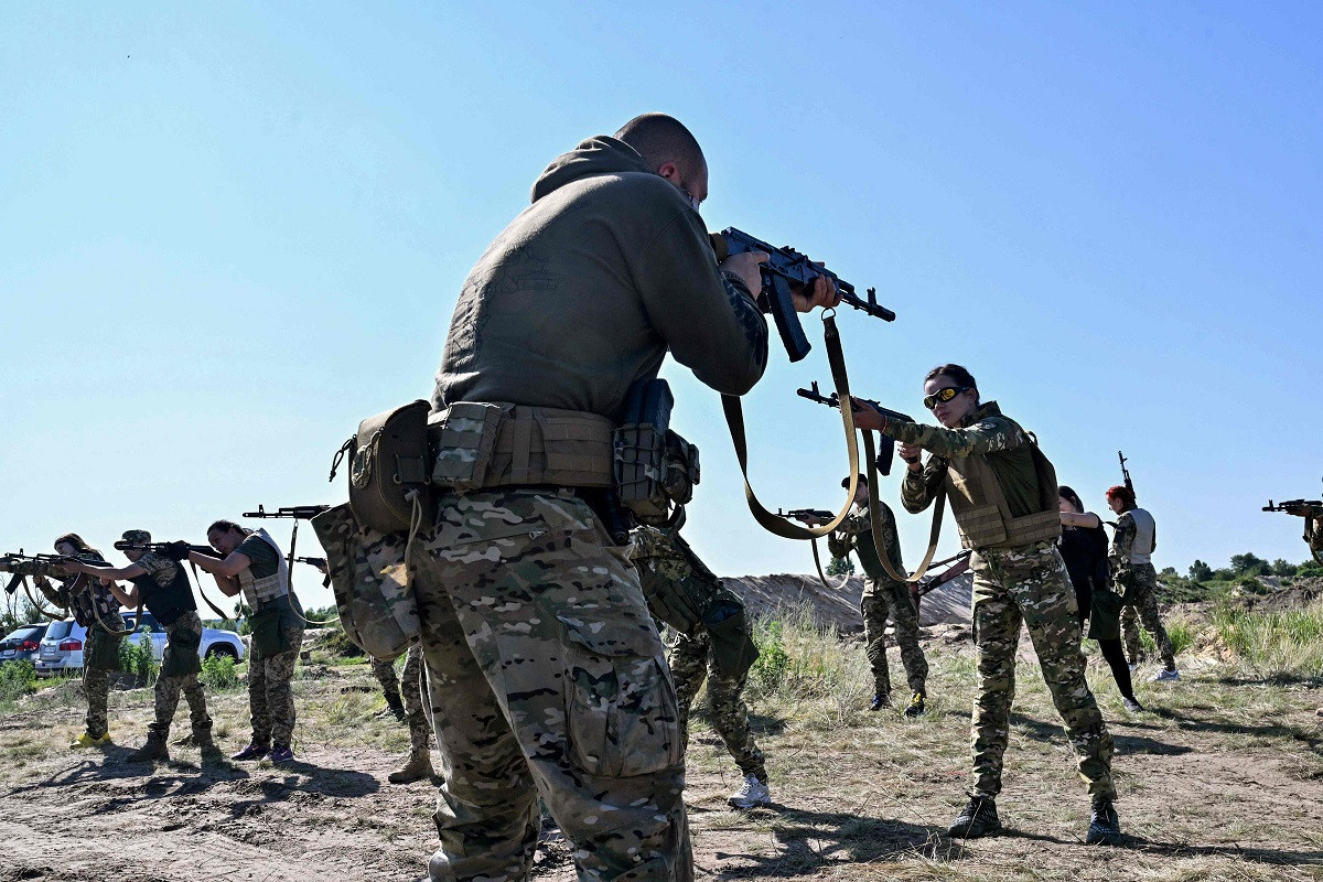 Ukrainian female cadet AFP 21689179053.jpg